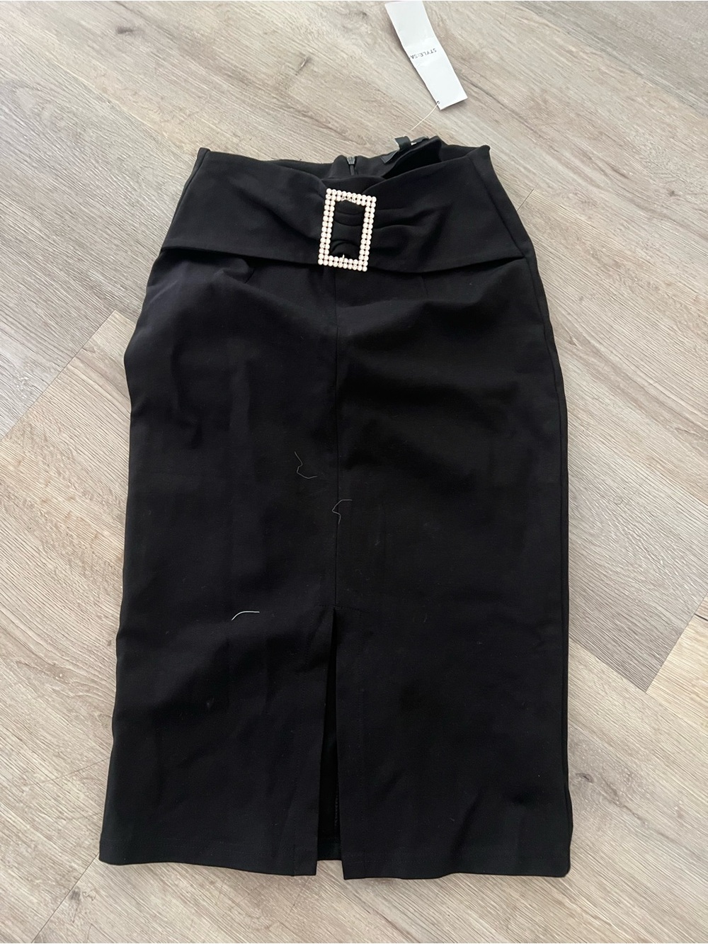 Black High-Waist Pencil Skirt with Pearl Buckle